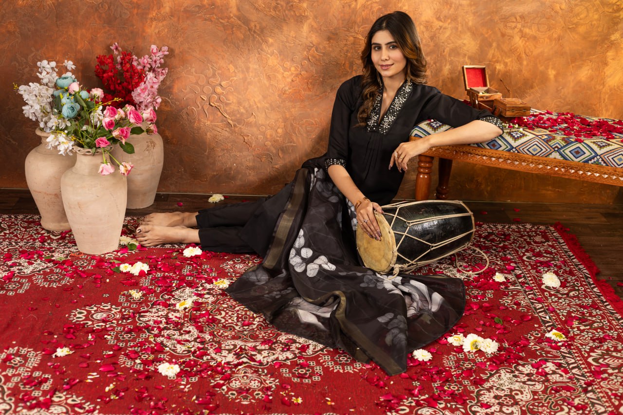 Elegant Embroidered Straight Kurti Pant Dupatta Set – GE04-06 | 7 Stunning Colors