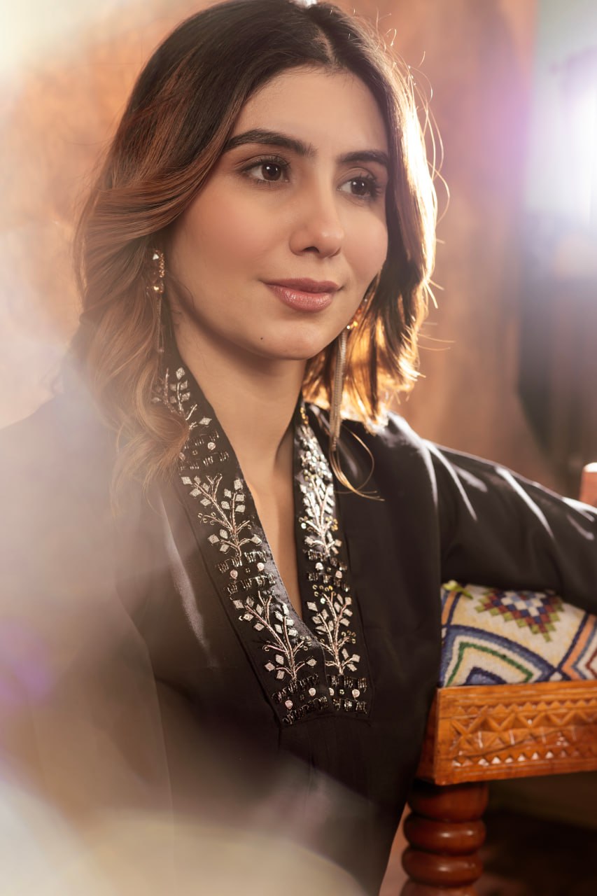 Elegant Embroidered Straight Kurti Pant Dupatta Set – GE04-06 | 7 Stunning Colors