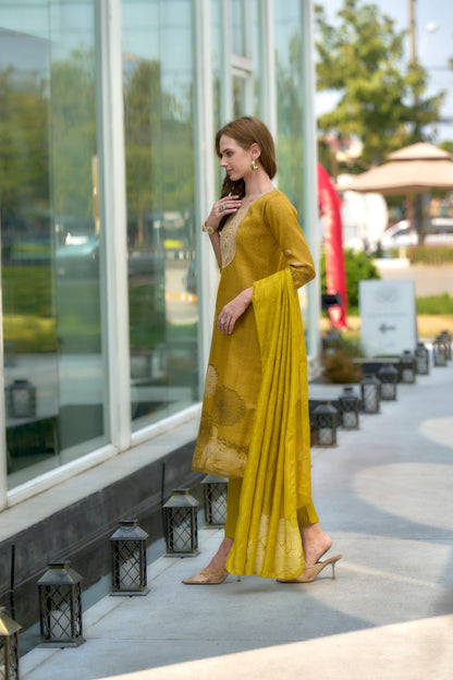 Elegant Straight Kurti Pant Dupatta Set | Garmex Export