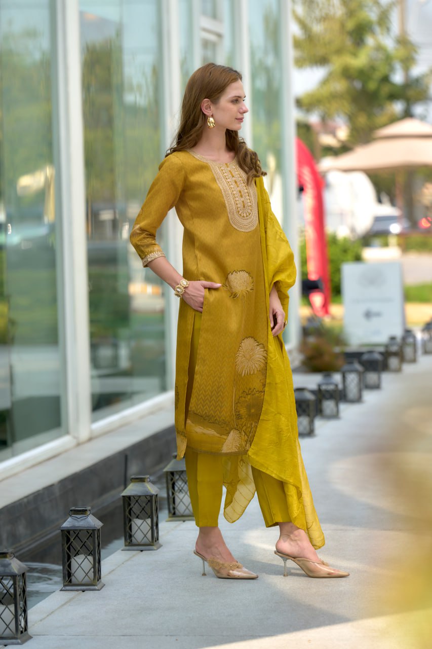 Elegant Straight Kurti Pant Dupatta Set | Garmex Export